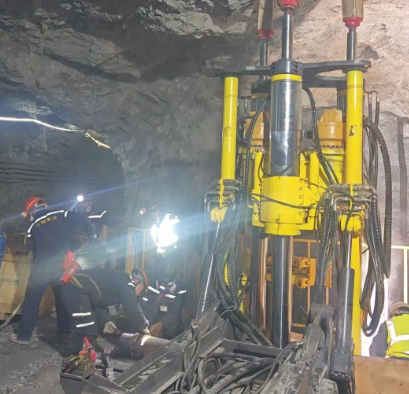 180反井鑽機到達湖北礦山洞室
